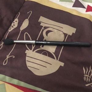 MAC 224 brush